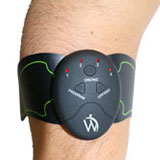 Ausschnitt eines Oberarms der die Armpads des Abs Stimulator trägt