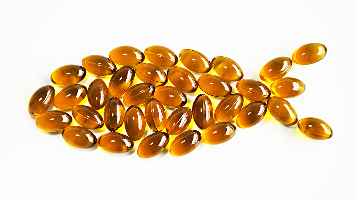 Fischölkapseln in Fischform – Symbol für Omega-3-Nahrungsergänzung